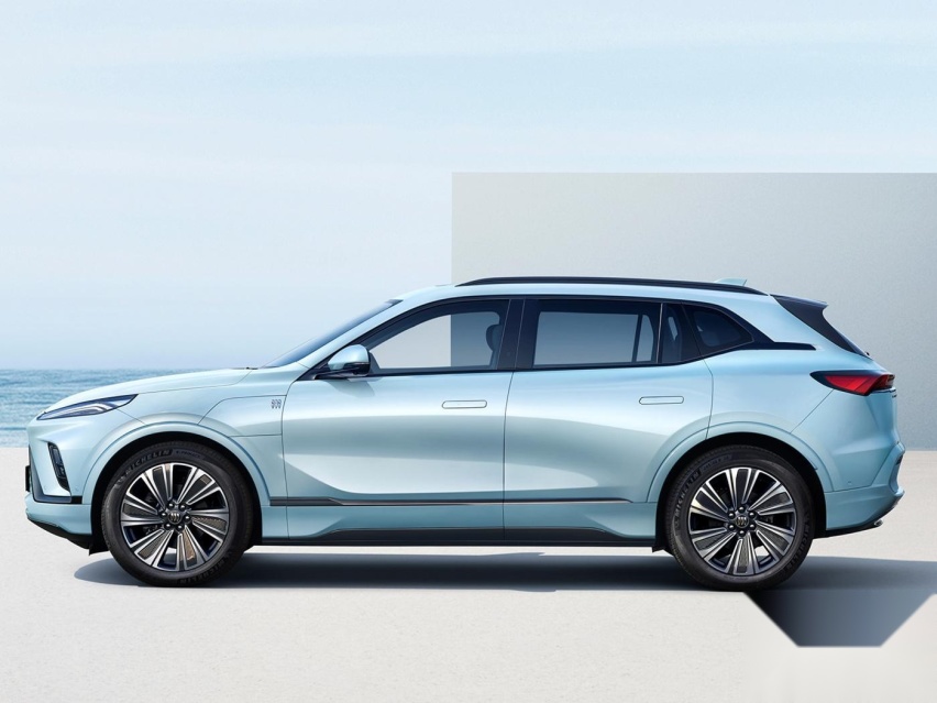 长近4米9，7.6s破百，16.99万还有优惠，堪称电车“照妖镜”！