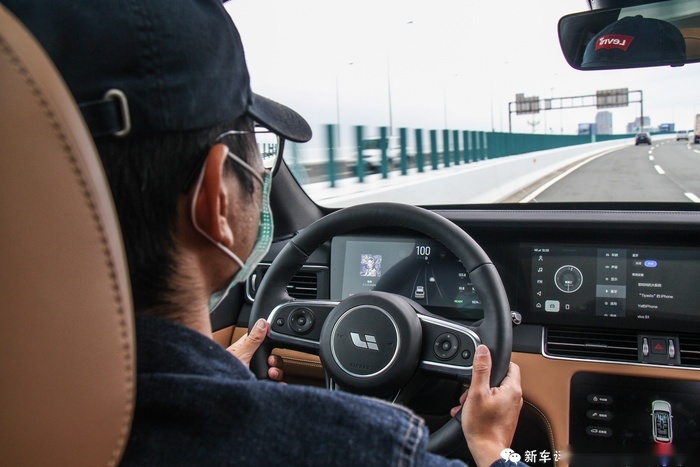 能竞速能带娃！外观大气的理想ONE，三十来万值不值？