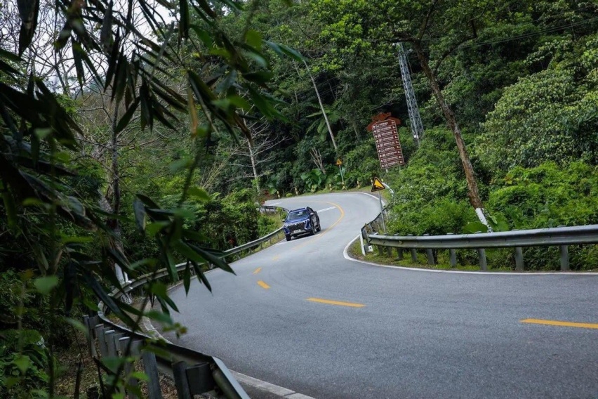 【e汽车】百公里油耗仅7.9L！长安览拓者硬核“节油王”穿越海南