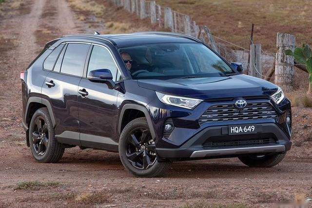 美国公布上半年汽车销量成绩的前三名，丰田RAV4是最畅销SUV