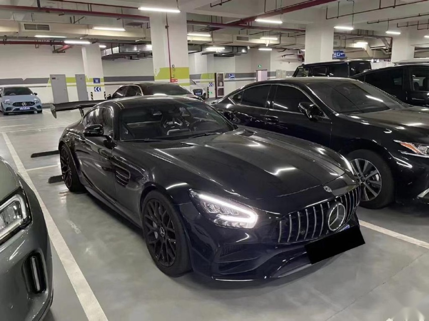 熊猫配色奔驰AMG GT C