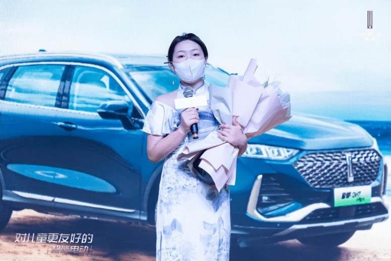 卉眼识车｜魏牌拿铁DHT-PHEV 综合补贴后售价22.9-26.3万