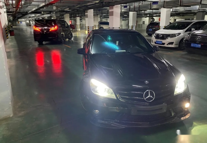 580马力肆意撒欢的奔驰C63 AMG，只是车库的冰山一角？