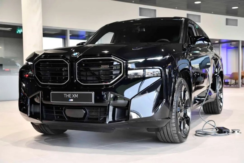 2300000元的BMW，配什么车漆最好看？