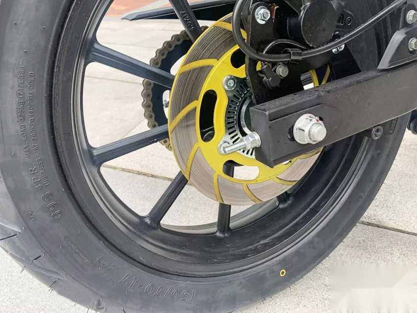双缸450大跑车 “国产宝马”S450RR 1.68万你敢买