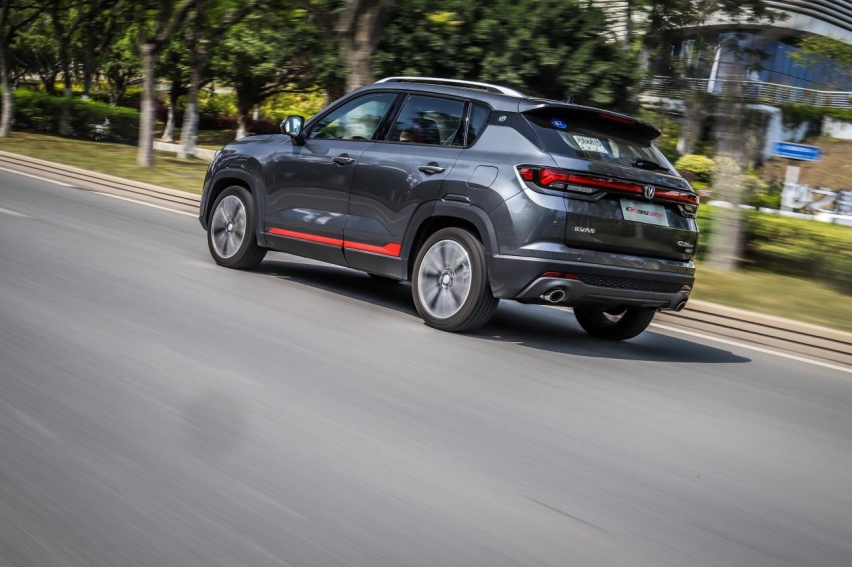 10万块买一台动力越级小型SUV？试驾长安CS35 PLUS