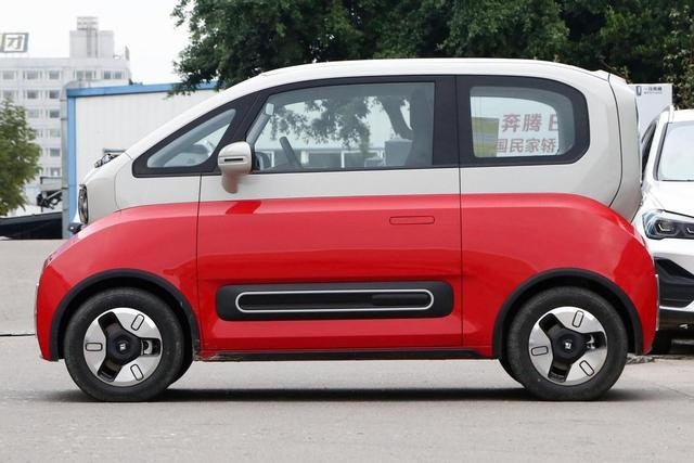 个性十足的新能源小车，一次满电跑305km，带你看宝骏KiWi EV