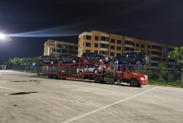 10万挑战30万级车，吉利豪越上市就脱销？网友：主要还是价格