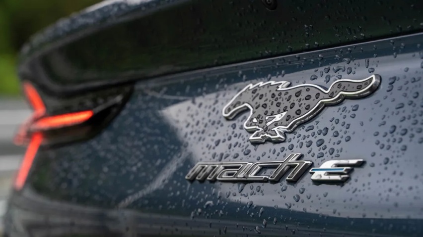 这是同价位唯一比 Model Y 好开的电动 SUV