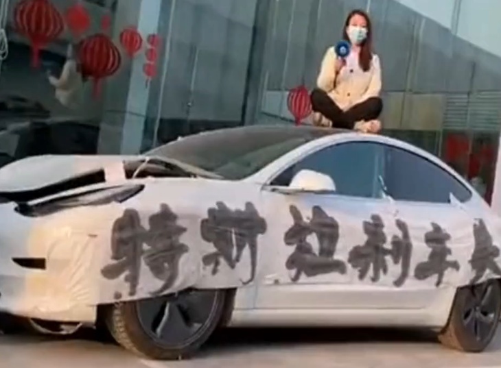 车顶维权张女士败诉，她这场官司输在哪？对特斯拉真的没办法了？