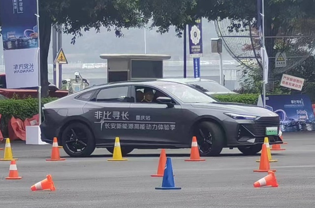 试驾UNI-V智电iDD：比起加速，稳定、精准动态表现更优