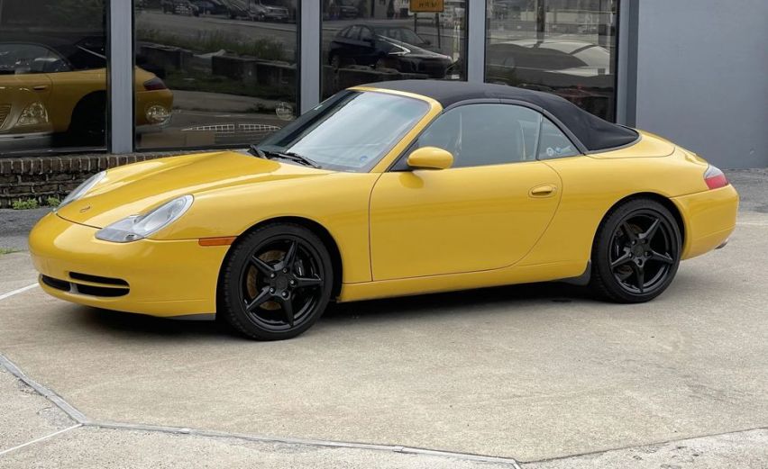 1999款保时捷911 Carrera敞篷车今日在海外拍卖