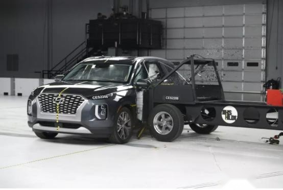 IIHS公布最新碰撞结果:马自达CX-9、ID.4最好，日系韩系集体翻车