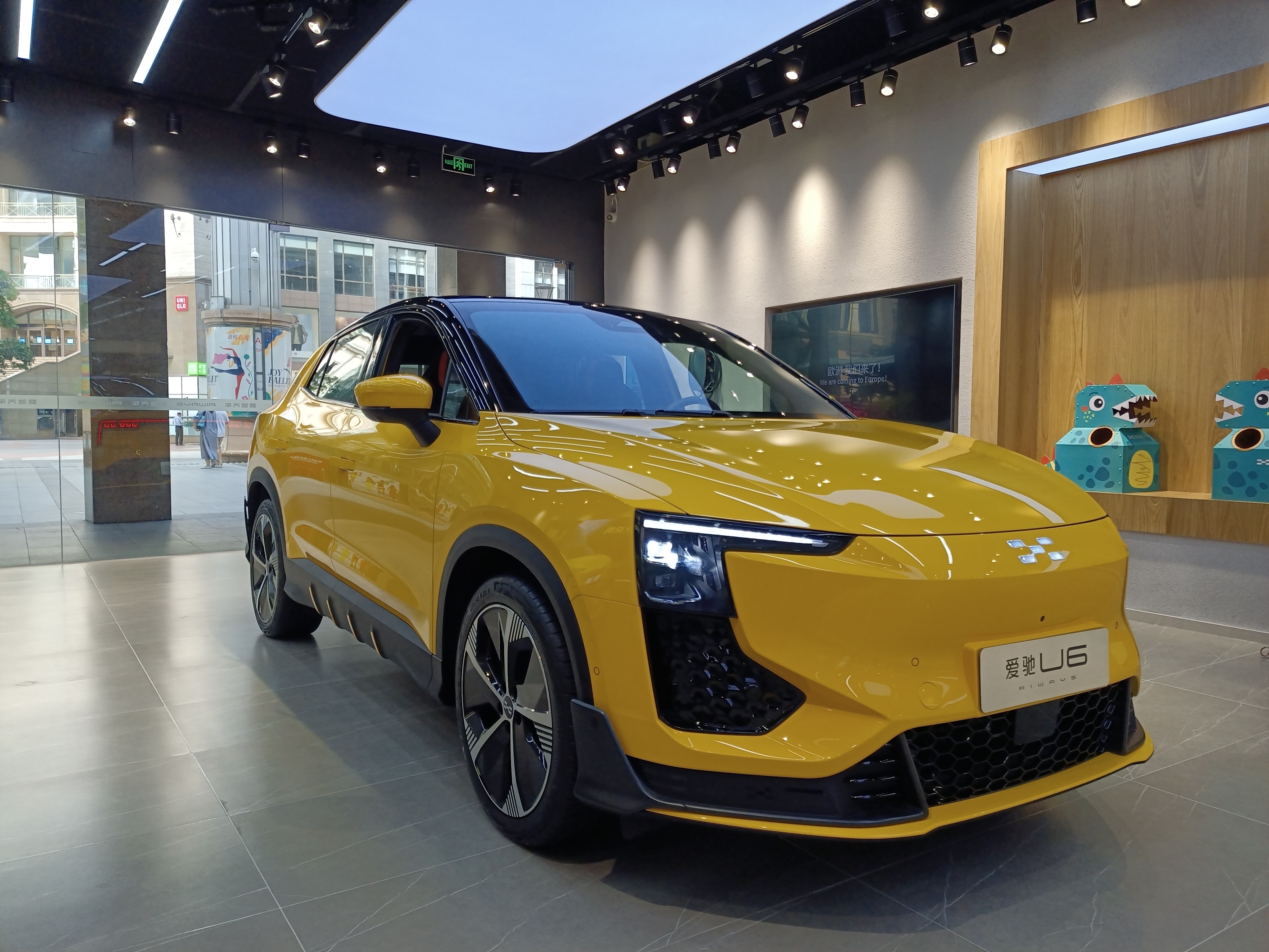 电动go|传承爱驰rg nathalie超跑设计基因 爱驰u6到店实拍