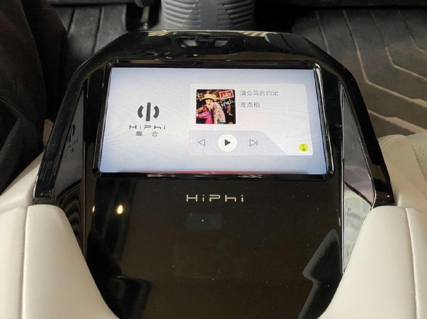 探店高合HiPhi Z：吸睛利器，能和保时捷“掰手腕”？