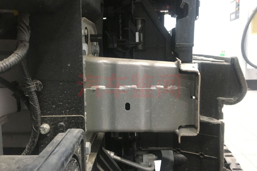 工艺品质追平同价等级燃油车 威马EX5拆解报告 防护有待提升