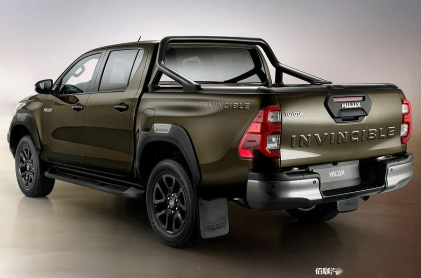 100-toyota-hilux-2020-static-rear.jpg