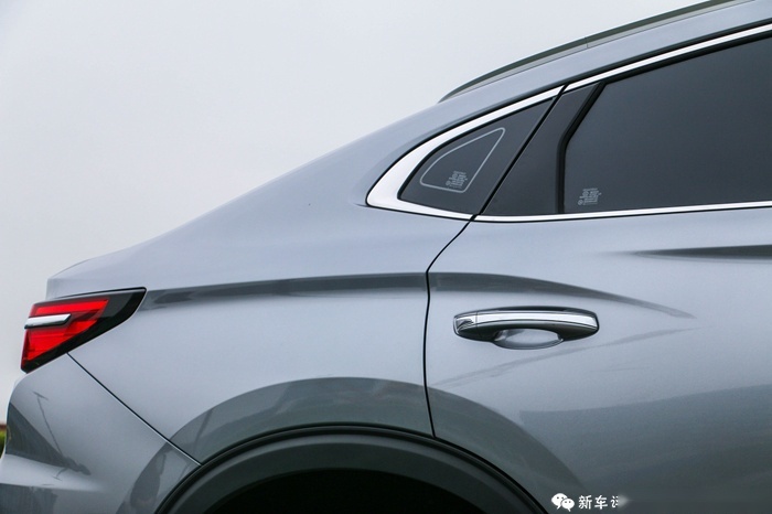 试完长安CS85 COUPE，会让合资跨界SUV车主“心痛”