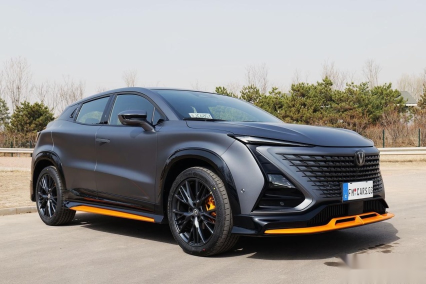 15万级最强智能SUV，第二代UNI-T的智慧座舱到底有多好玩？