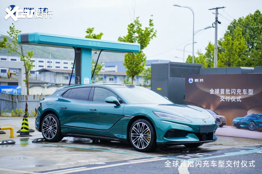 全球首批搭载闪充车型在贵阳交付，腾势汽车以中国动力加速领跑世界