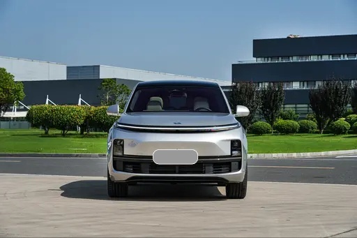 理想L9 2023款 Pro上市，定位大型SUV，对比宝马X3选谁？