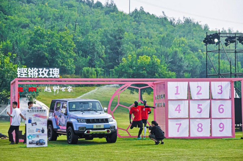 双车加持悦野部落，专业才能潮玩，赛博朋克化是越野车最佳答案吗