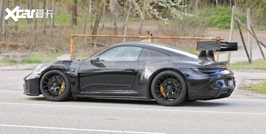 全新保时捷911 GT3 RS无伪谍照，拥有夸张尾翼