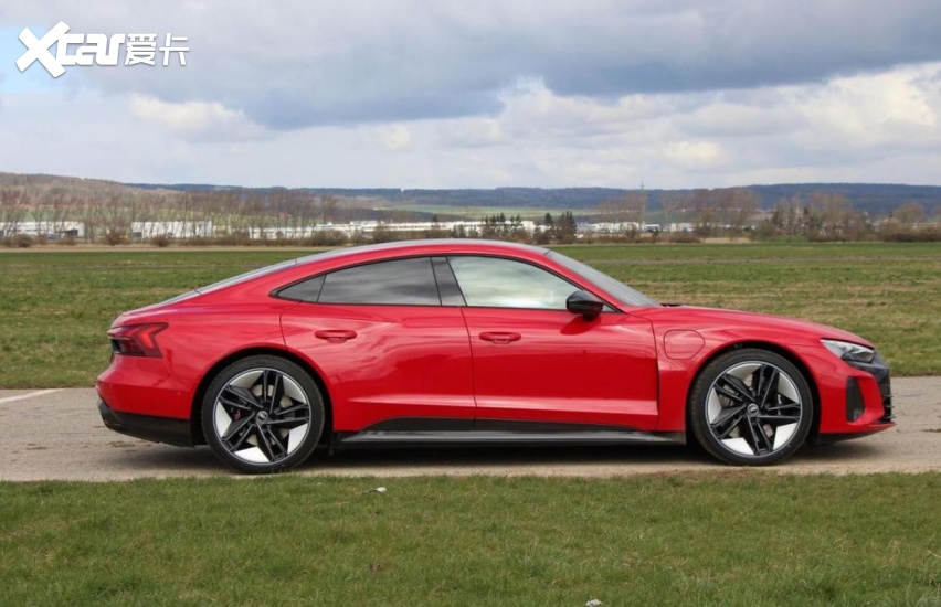 奥迪RS e-tron GT，纯电145万，10活塞卡钳，quattr