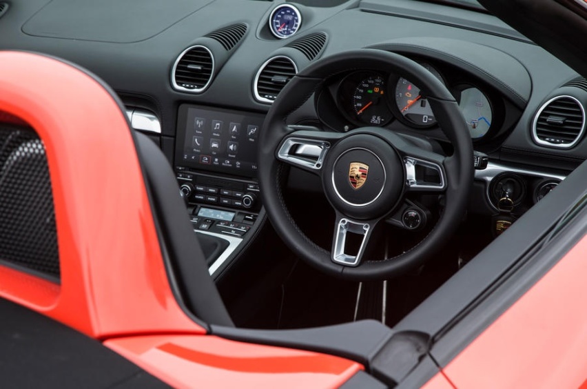 保时捷718 Boxster，为何成高性价比敞篷超跑？