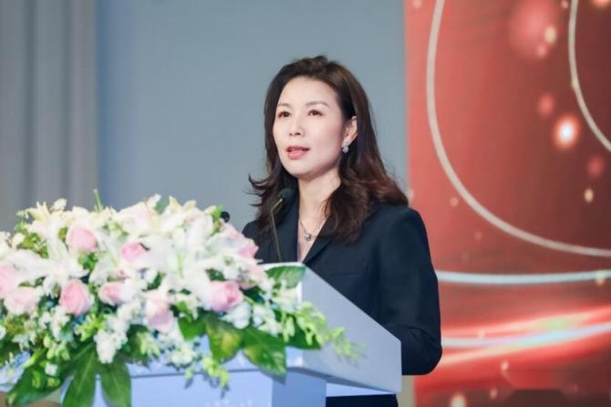 新知达人, 逐鹿上海滩“2020中国汽车年度颁奖典礼”举行 看谁是赢家？