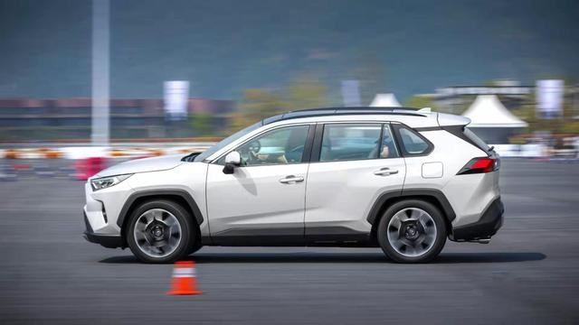 两种排量三种四驱系统，全新RAV4荣放要做专业SUV