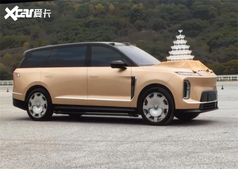 蔚来ES9香槟塔又玩出花，网友炸锅：友商敢模仿吗？