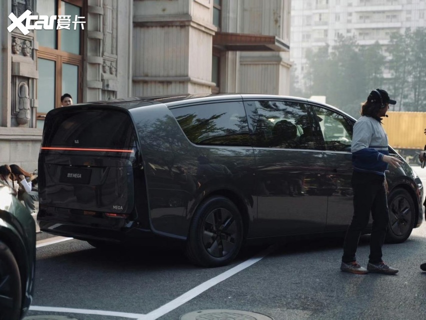 理想汽车10月交付突破4万辆，李想终于不用出去找工作了