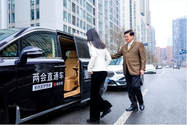 ''凰家城堡''直通两会，感受新岚图梦想家的极致魅力