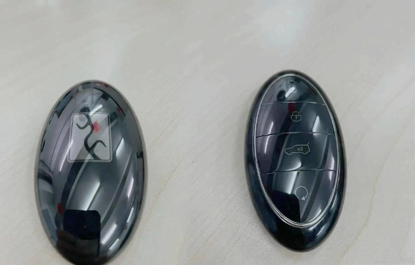 仰望U8车钥匙曝光，采用简单的椭圆造型