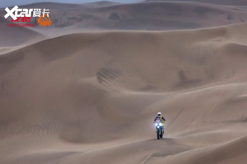 风沙骤雨突袭 2026爱跑·中国环塔国际拉力赛SS6极端天气成最大考验