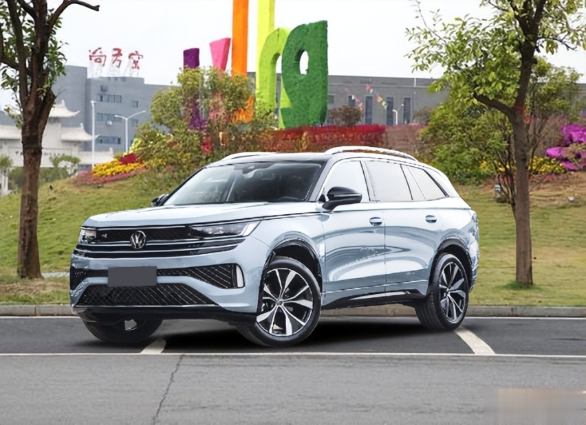 都是豪华SUV，一汽-大众揽巡与路虎卫士谁才是年轻之选？