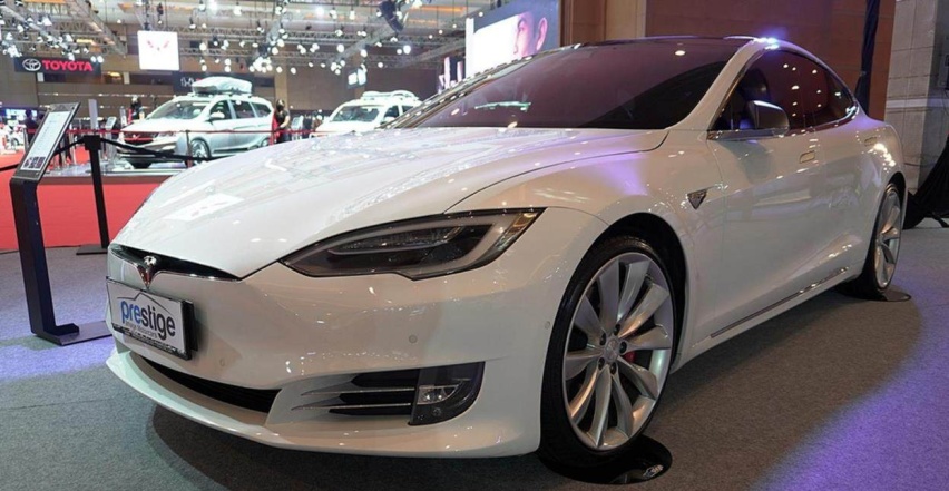 搭载比亚迪电池？中改Model 3再曝光 依然不带仪表盘！