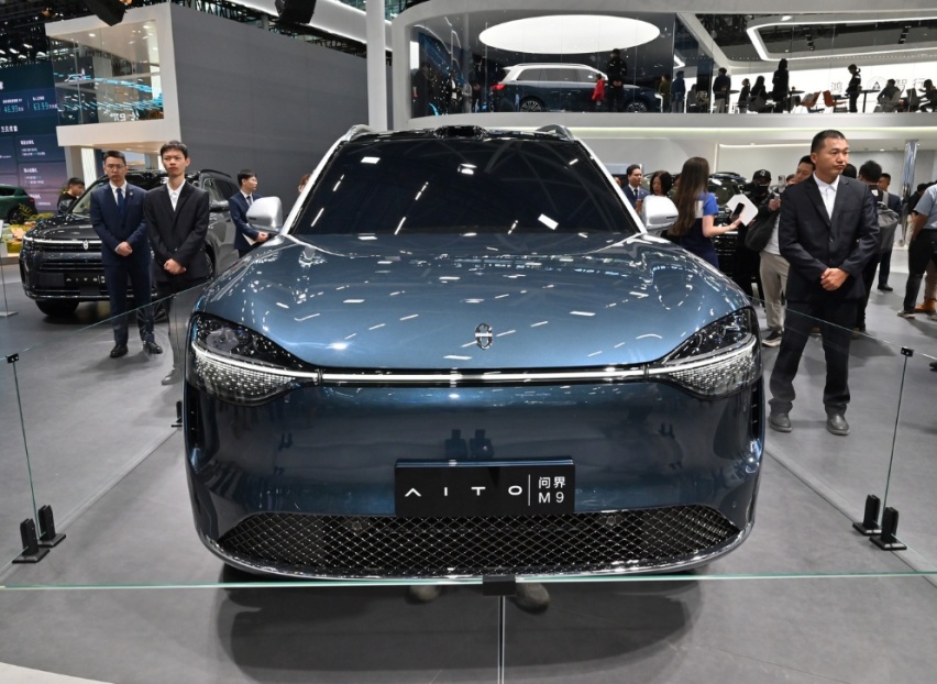 又一款车要抢豪车市场，与宝马X7同级，可加油充电，预售50-60万