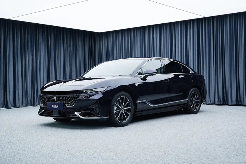 从搅局者到实力悍将！25.28万起的岚图追光PHEV，强在哪？