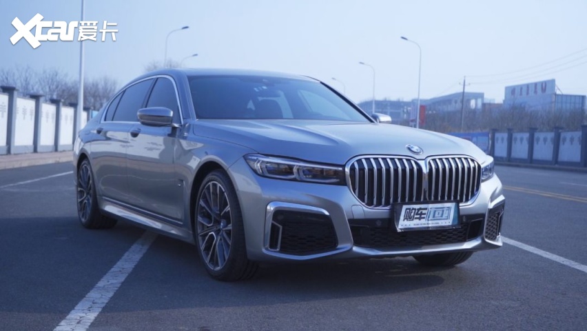 宝马740li巨大双肾衬托凌厉外观超长车身却有不俗驾驶体