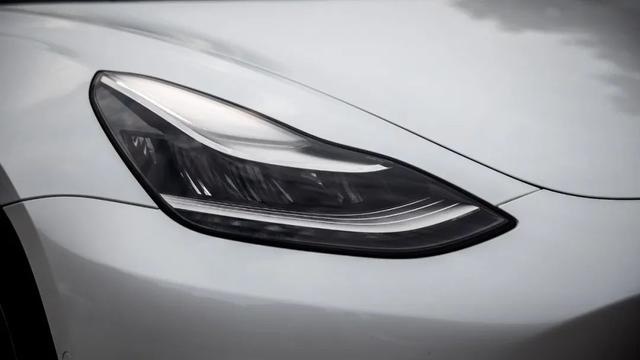 UX 300e的温度与情感，是Model 3这类新势力所给不