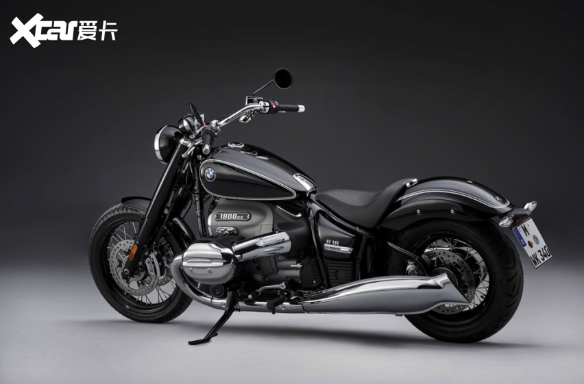 外观设计方面,r18继承了宝马经典摩托车r5的许多设计元素,从车架选择