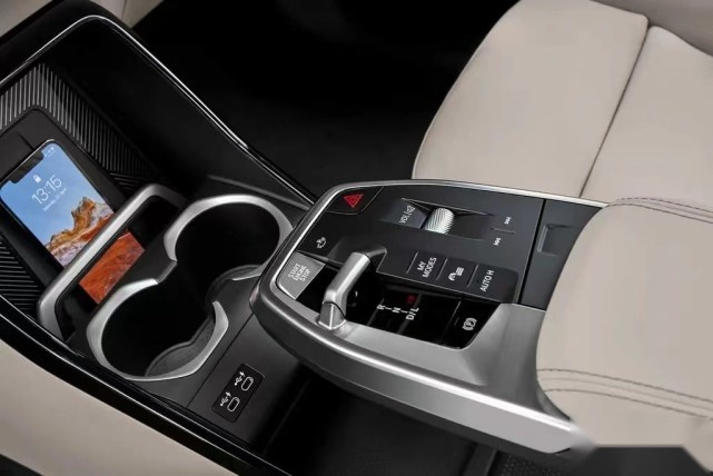 新一代宝马X1：1.5T三缸+48V轻混，内饰大改，Q3又要卖不动了？