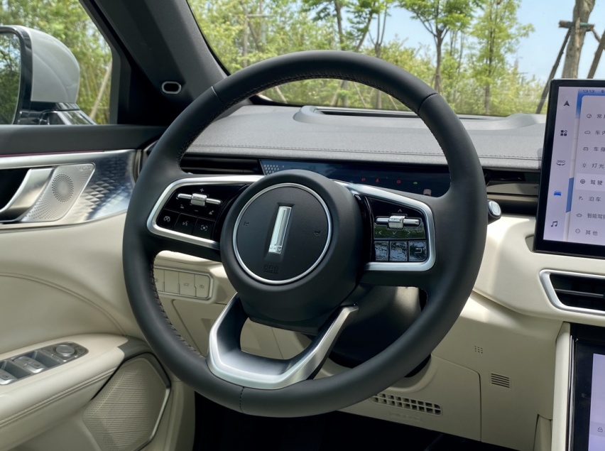 以全新面貌挑战理想L7，试驾新摩卡DHT-PHEV