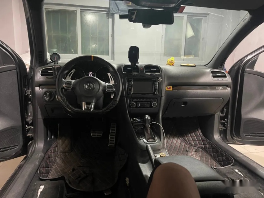 姿态与性能并存的6代高尔夫GTI，01年车主表示玩车很穷但很开心