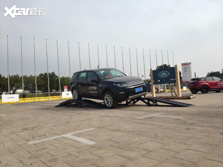路虎为何能叫“纯爷们”座驾？试过“ATRS全地形科技”就懂了