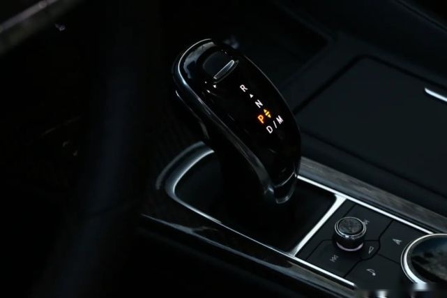 凯迪拉克CT5：柔软年代中的小型避难所