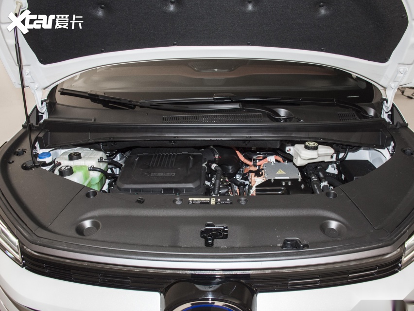 0t发动机和电动机组成的插混系统,发动机最大功率190马力,峰值扭矩