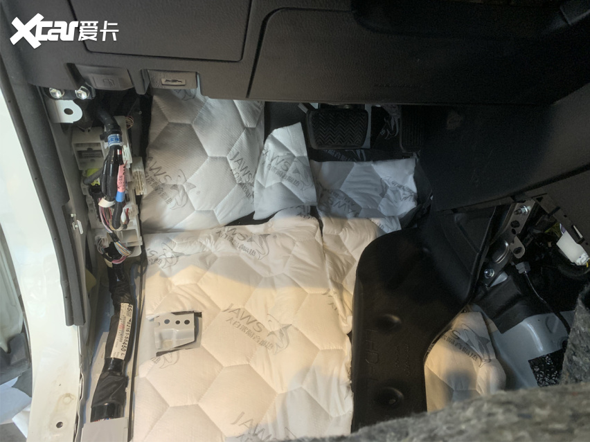 东营浩声丰田埃尔法汽车隔音改装大白鲨 针对隔音施工全搞定